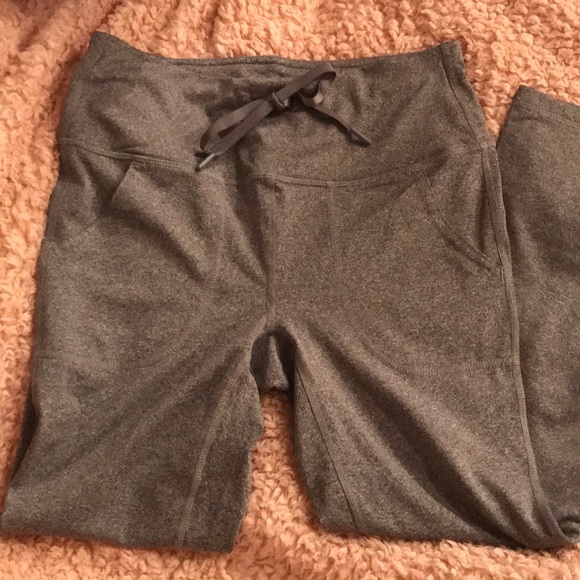 Reebok Workout Capris - Picture 1 of 3